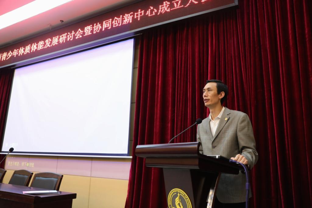 新利教務科研處處長兼協同創新中心主任丁寧濤致歡迎詞